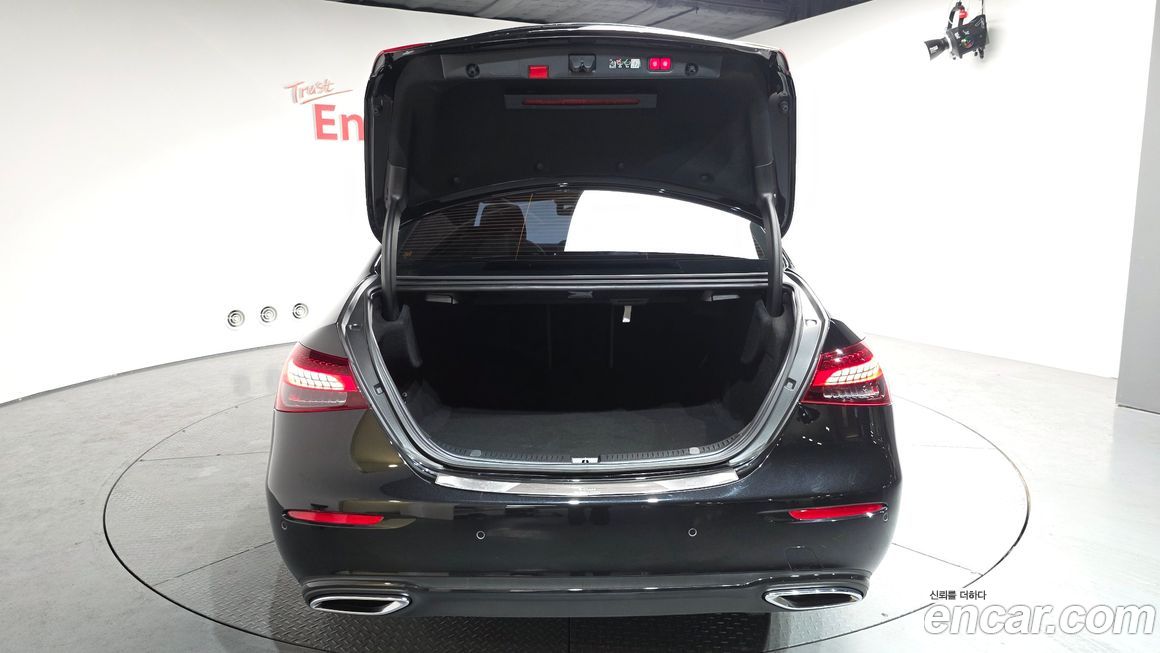 Mercedes-Benz E-Class 2023