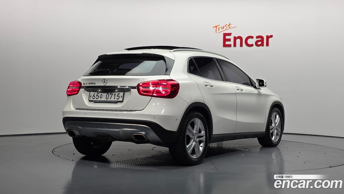 Mercedes-Benz GLA-Class 2016