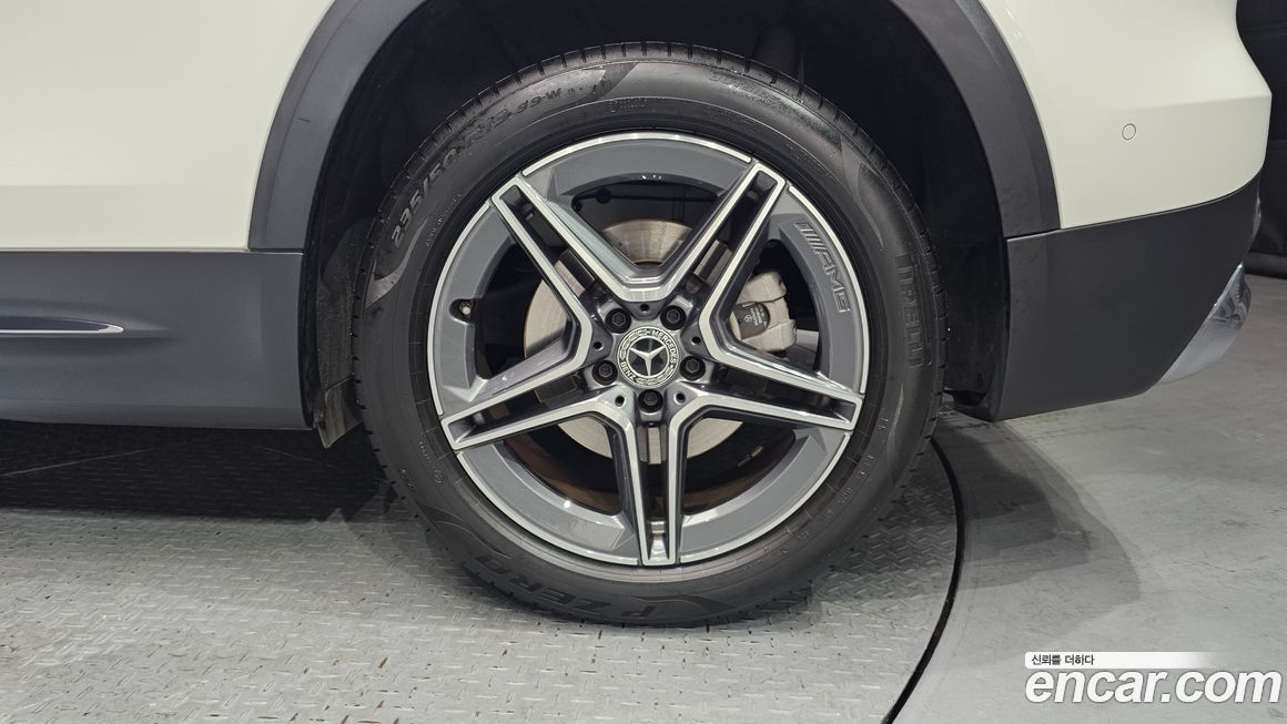 Mercedes-Benz GLB-Class 2023