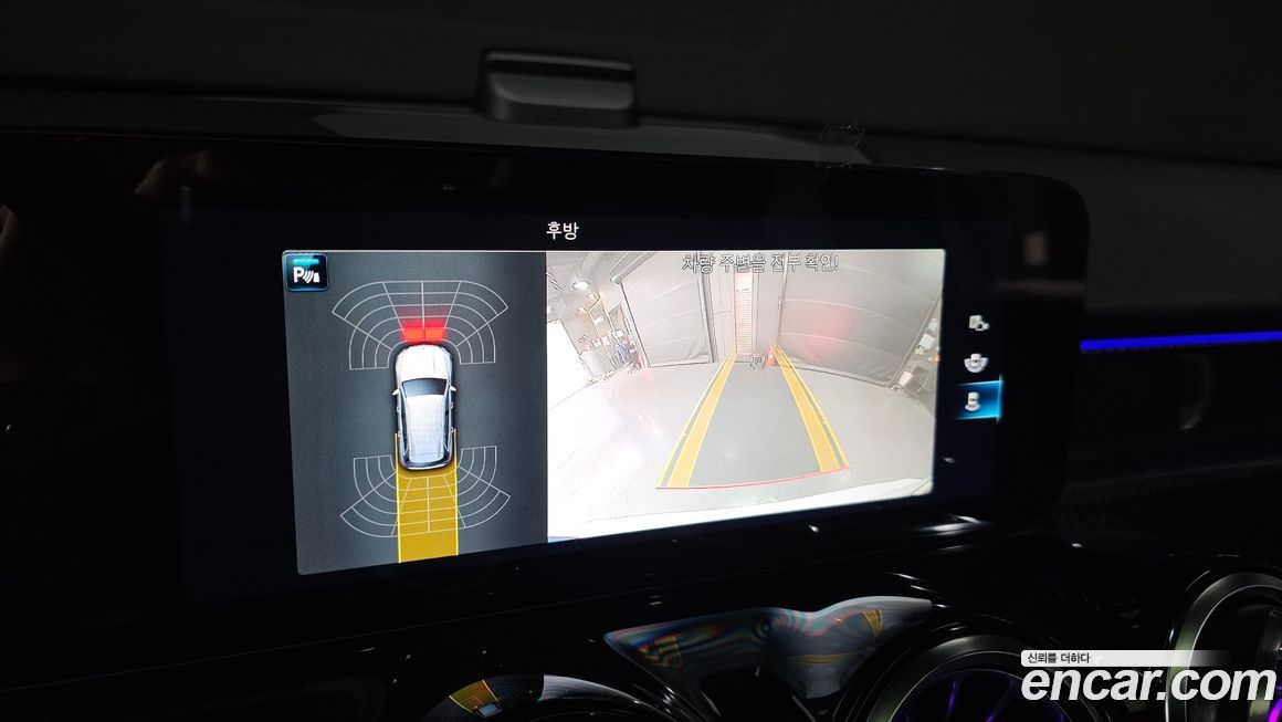 Mercedes-Benz GLB-Class 2023