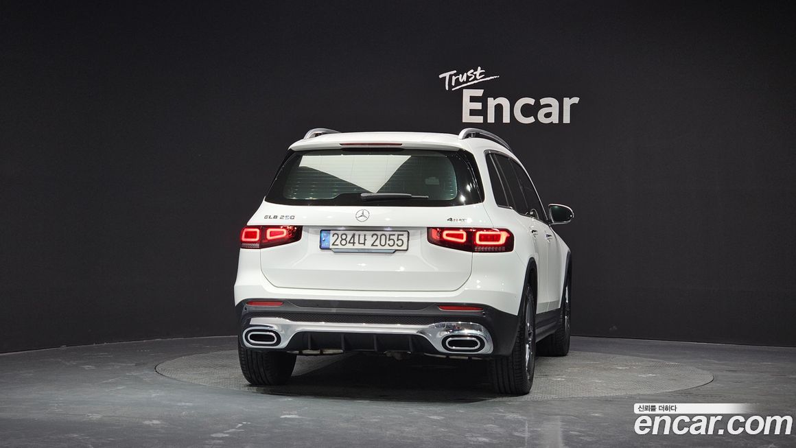 Mercedes-Benz GLB-Class 2023