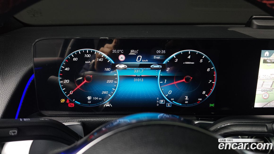 Mercedes-Benz GLB-Class 2023