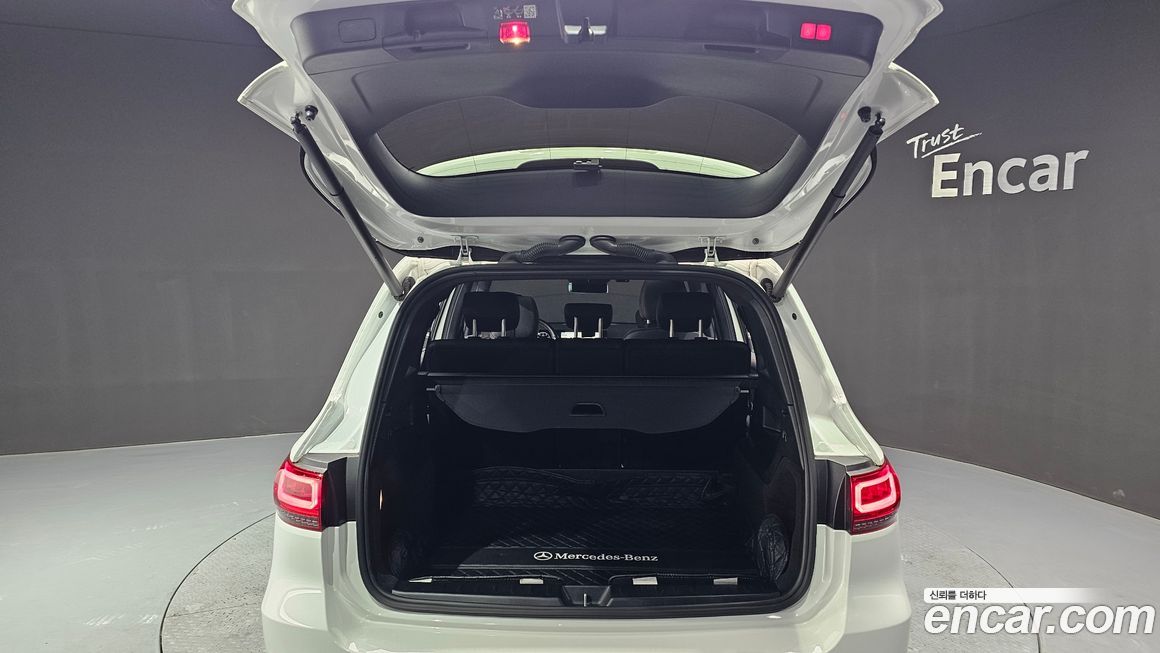 Mercedes-Benz GLB-Class 2023