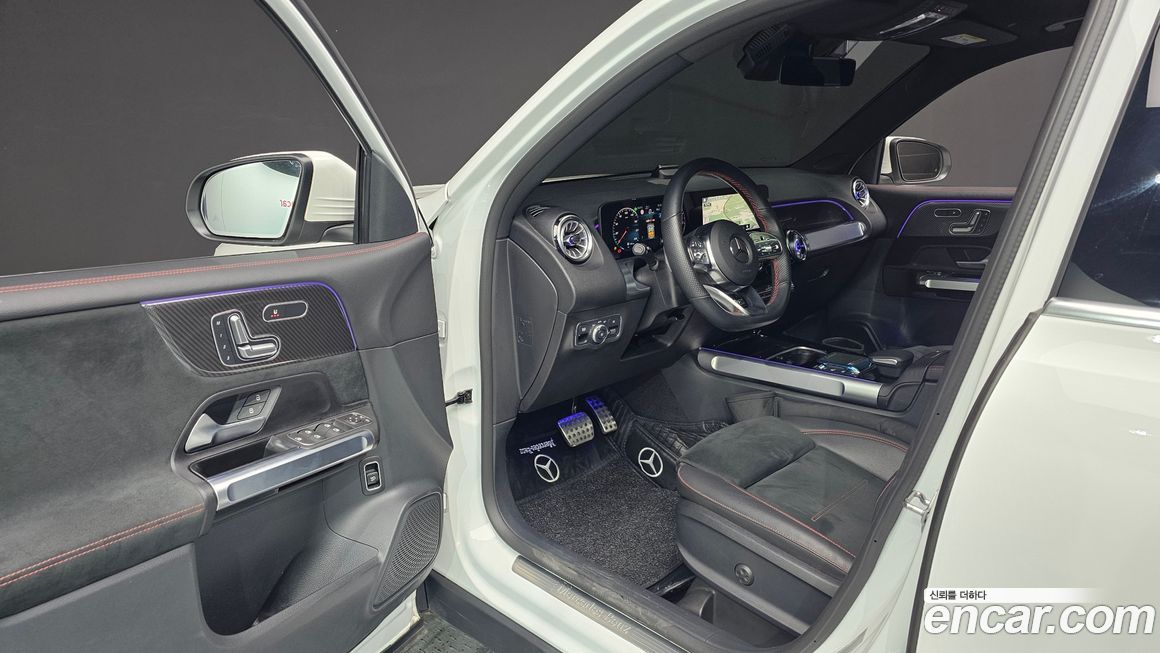 Mercedes-Benz GLB-Class 2023