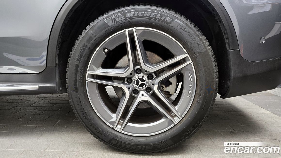 Mercedes-Benz GLC-Class 2021