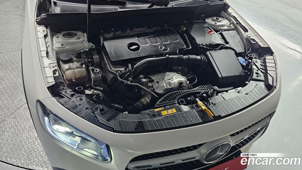 Mercedes-Benz GLB-Class 2023