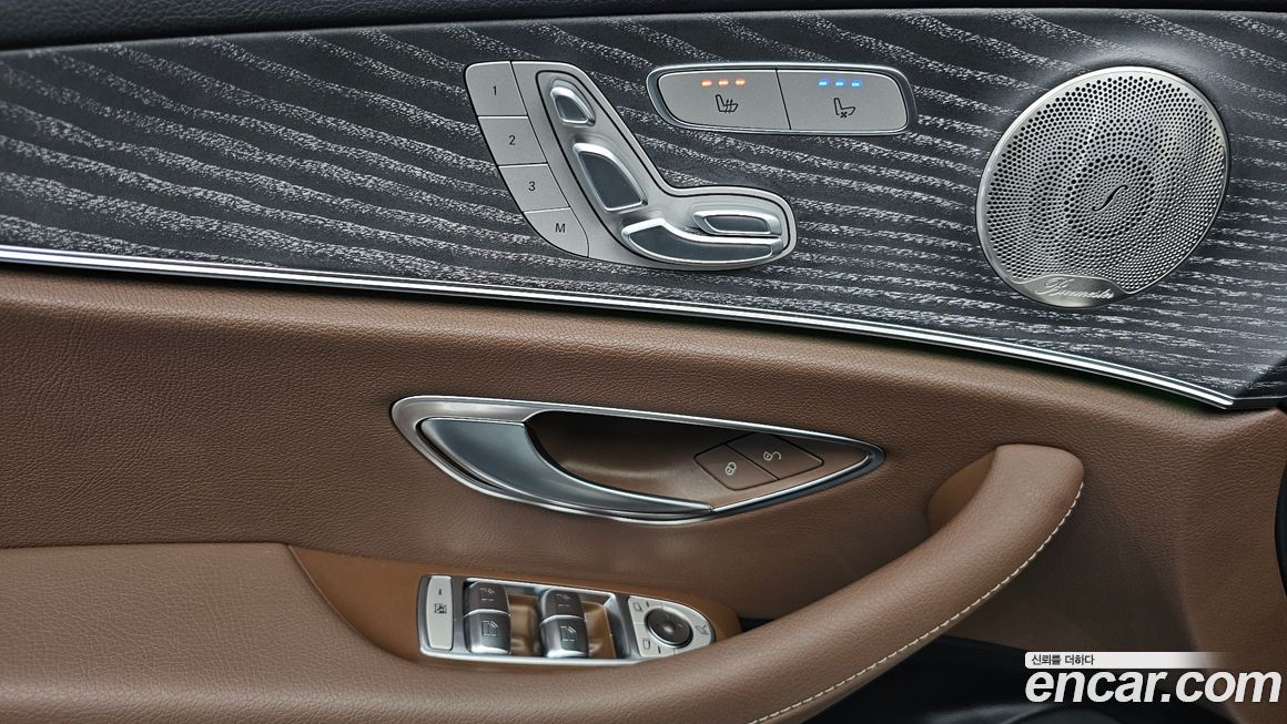 Mercedes-Benz E-Class 2022