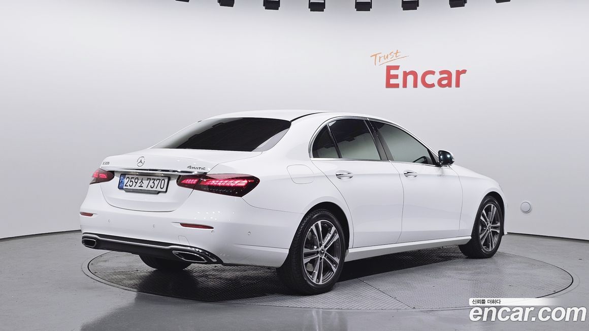 Mercedes-Benz E-Class 2022
