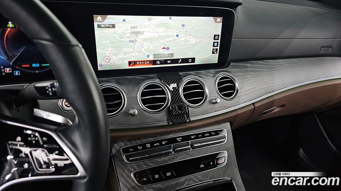 Mercedes-Benz E-Class 2022
