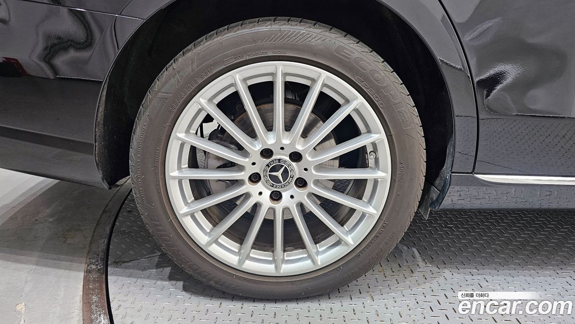 Mercedes-Benz E-Class 2023