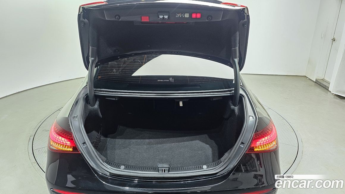 Mercedes-Benz E-Class 2023