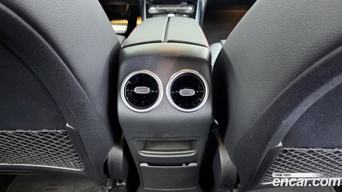 Mercedes-Benz GLB-Class 2024