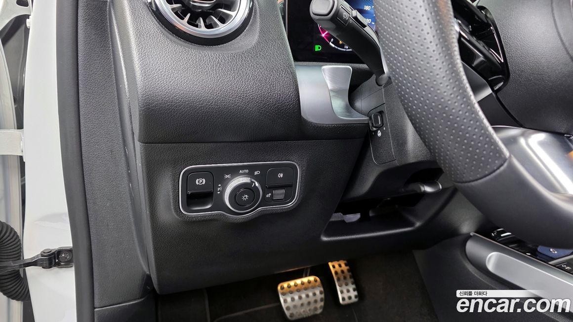 Mercedes-Benz GLB-Class 2024