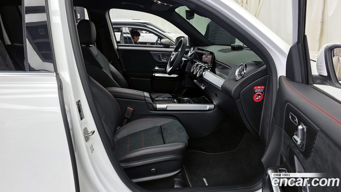 Mercedes-Benz GLB-Class 2024