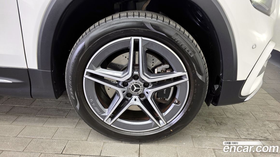 Mercedes-Benz GLB-Class 2024