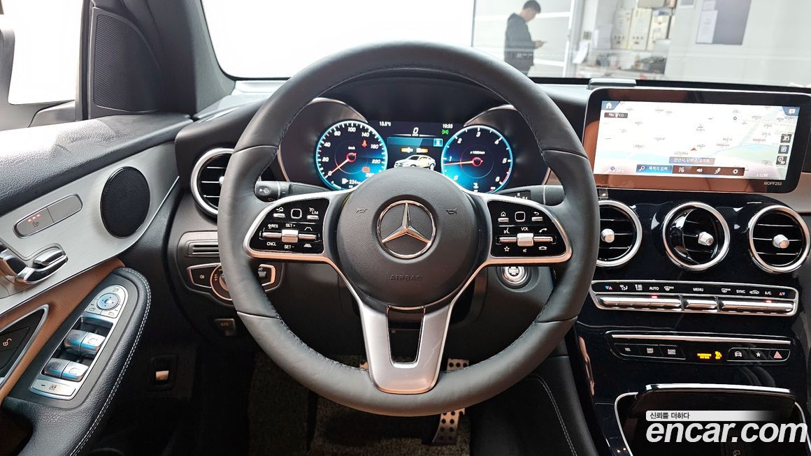 Mercedes-Benz GLC-Class 2021