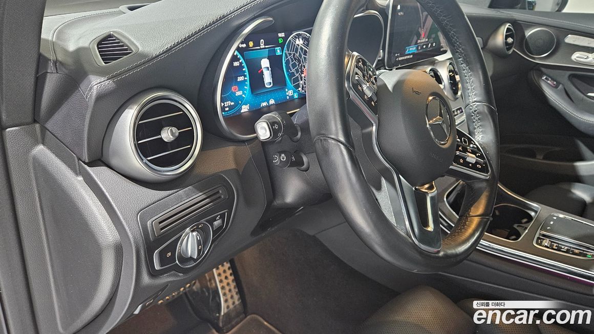 Mercedes-Benz GLC-Class 2023