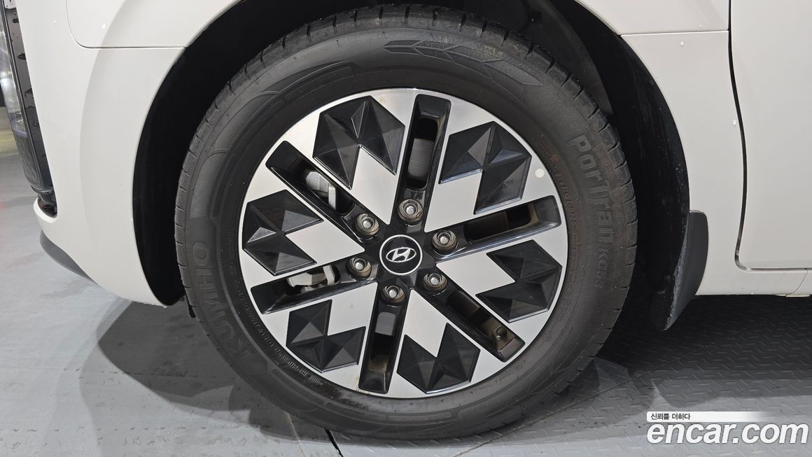 Hyundai Staria 2024