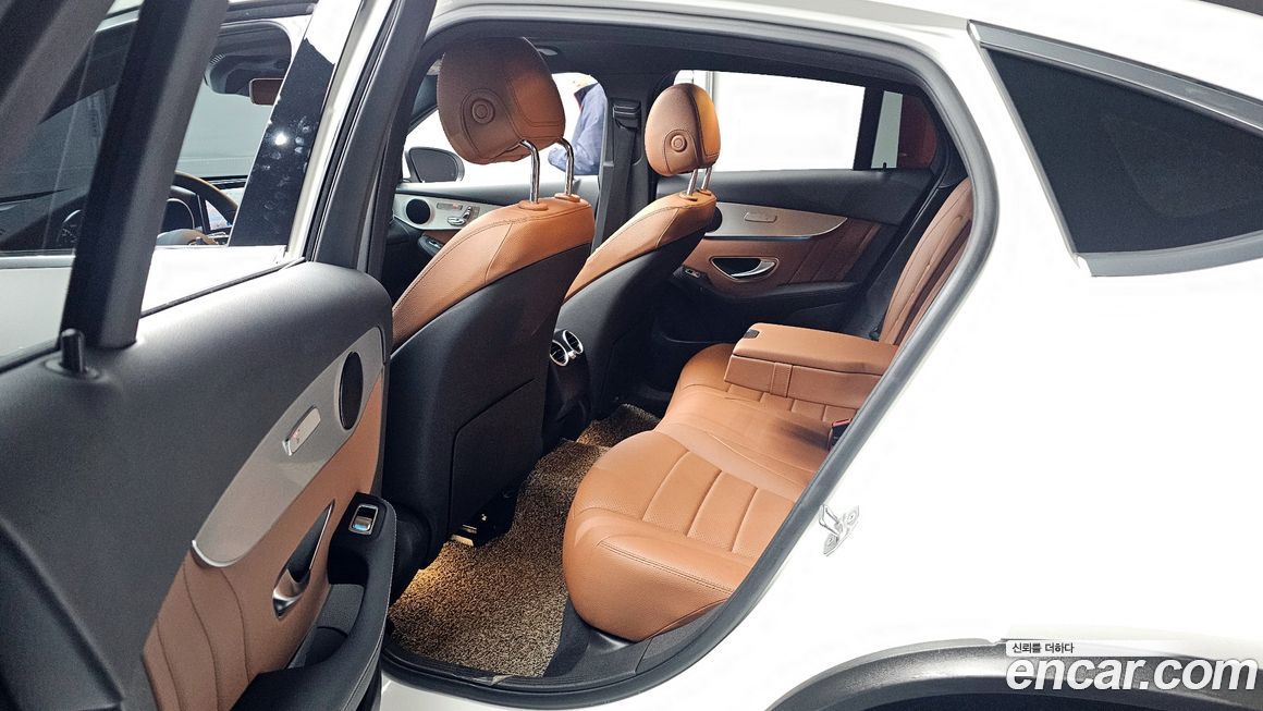 Mercedes-Benz GLC-Class 2021