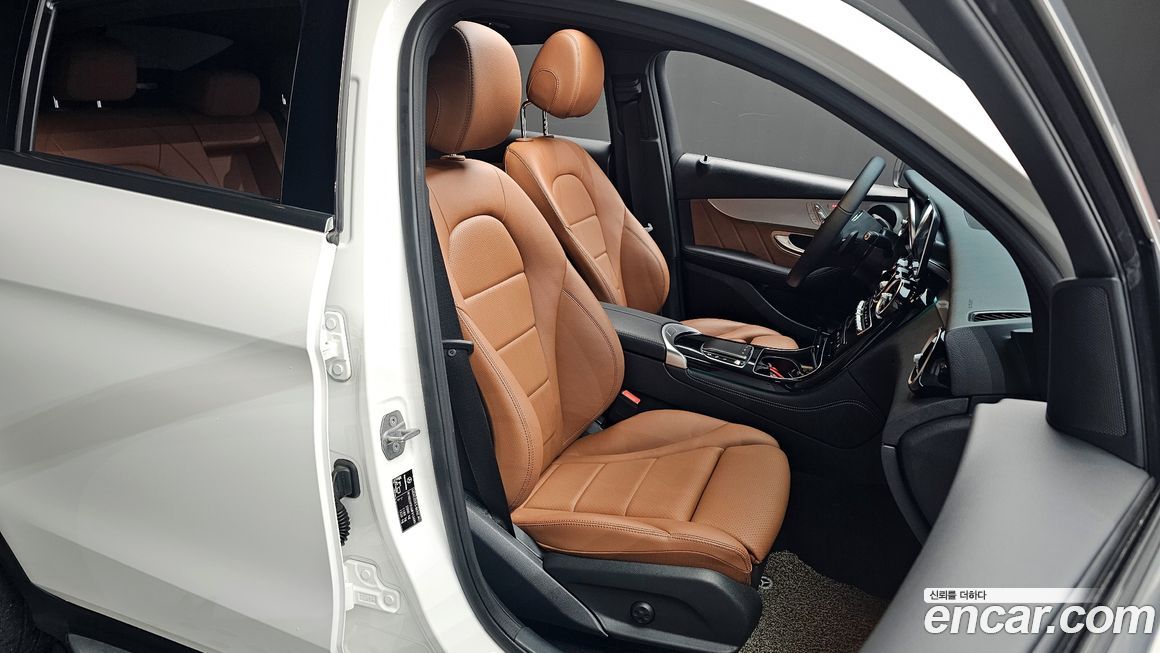 Mercedes-Benz GLC-Class 2021