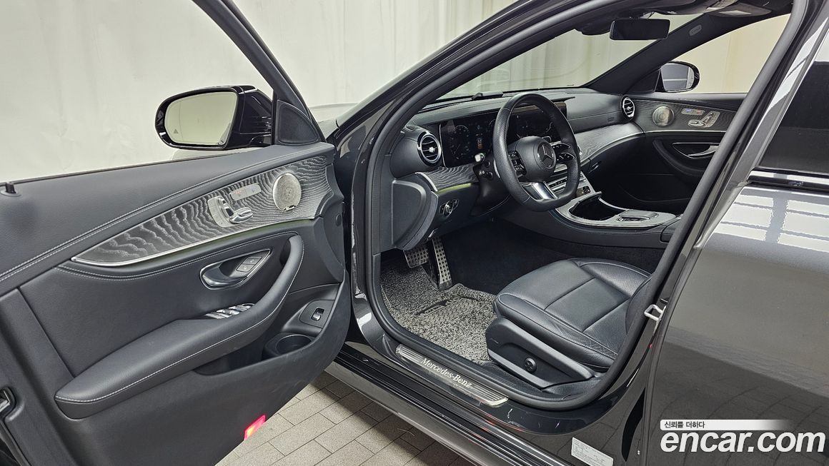 Mercedes-Benz E-Class 2023