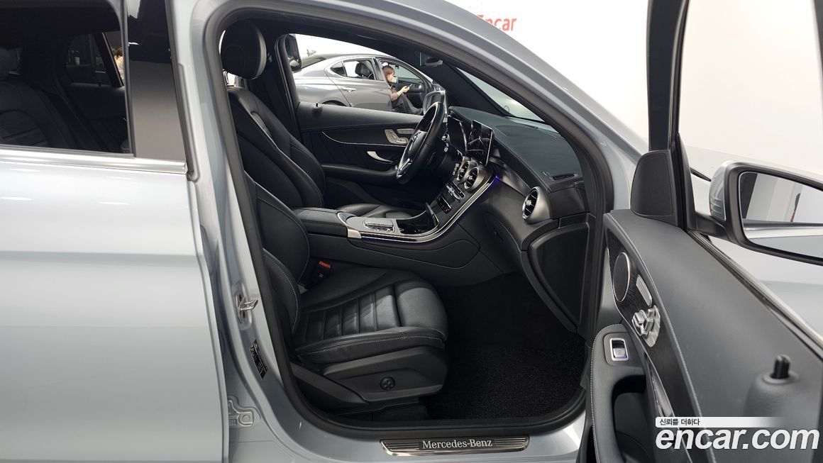 Mercedes-Benz GLC-Class 2023