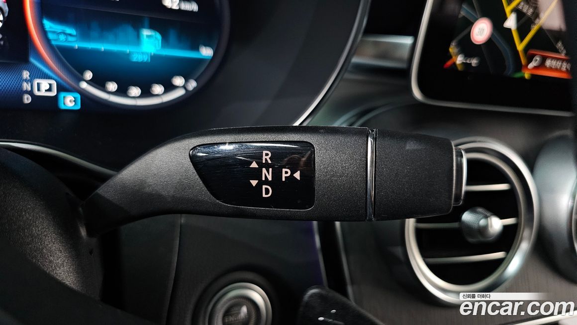 Mercedes-Benz GLC-Class 2023