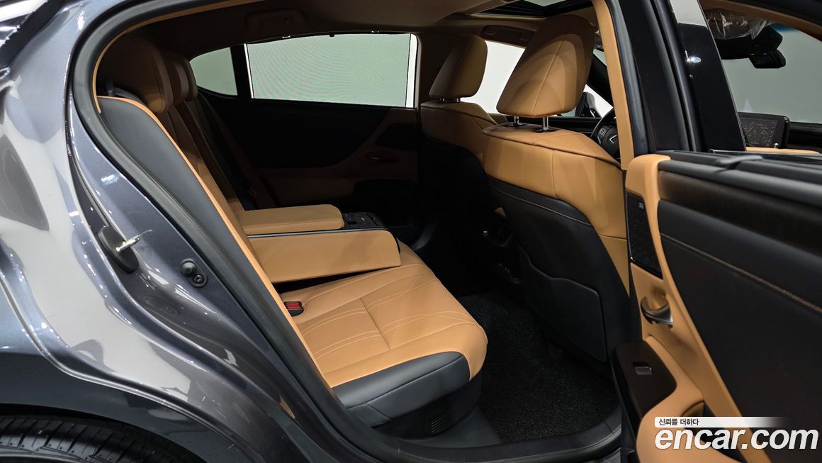 Lexus ES 2025