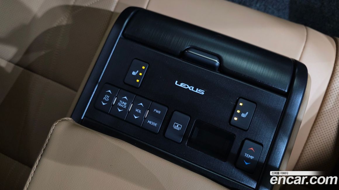 Lexus ES 2025
