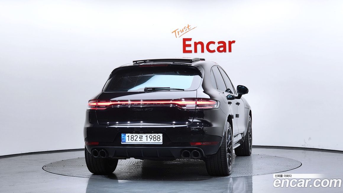 Porsche Macan 2021