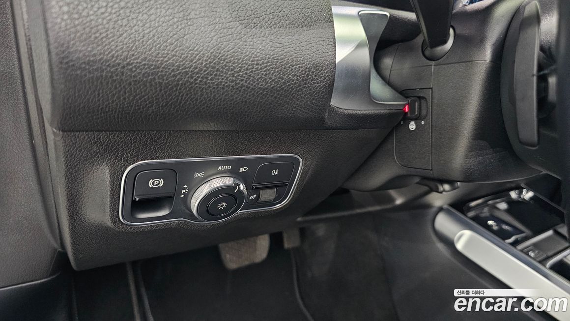 Mercedes-Benz GLB-Class 2020