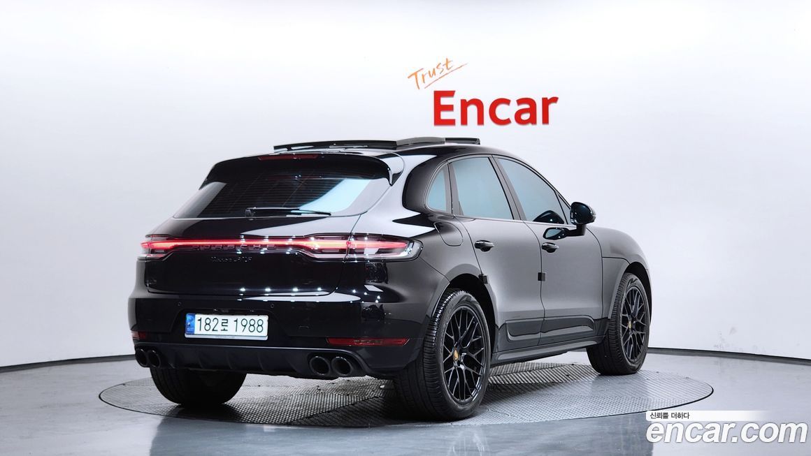 Porsche Macan 2021