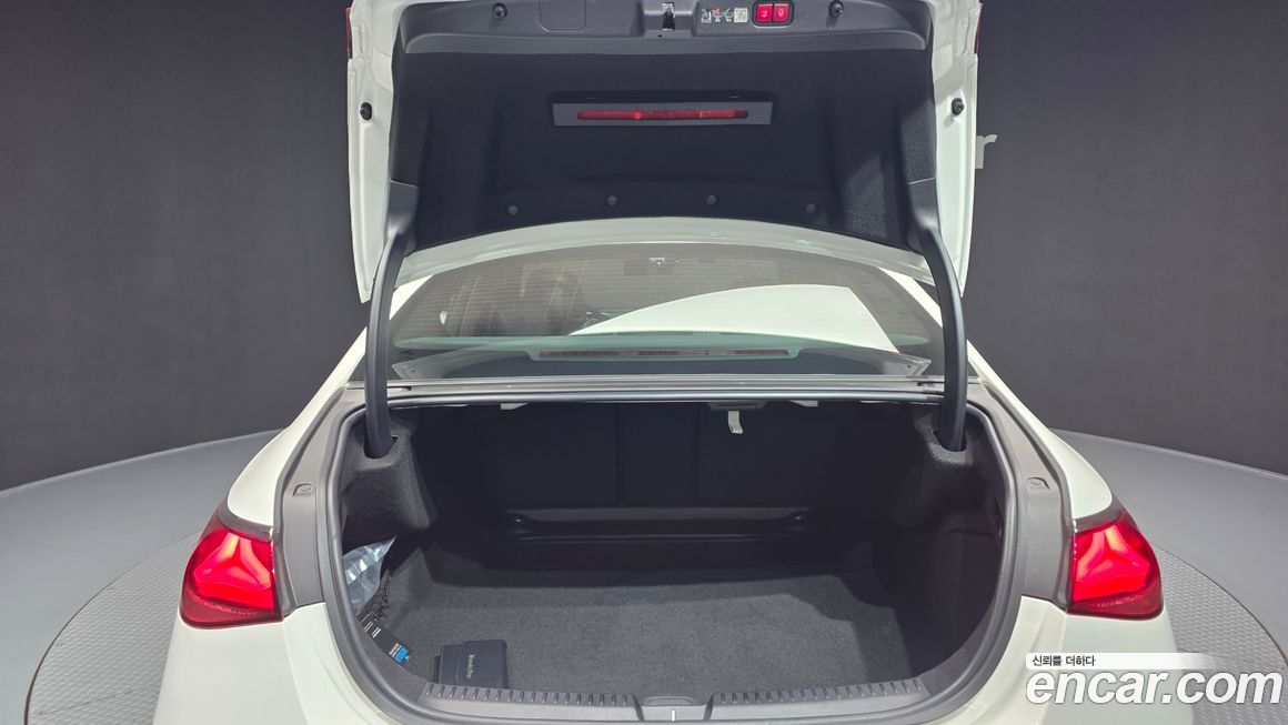 Mercedes-Benz E-Class 2025