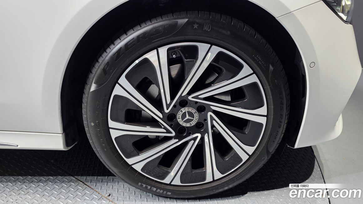 Mercedes-Benz E-Class 2025