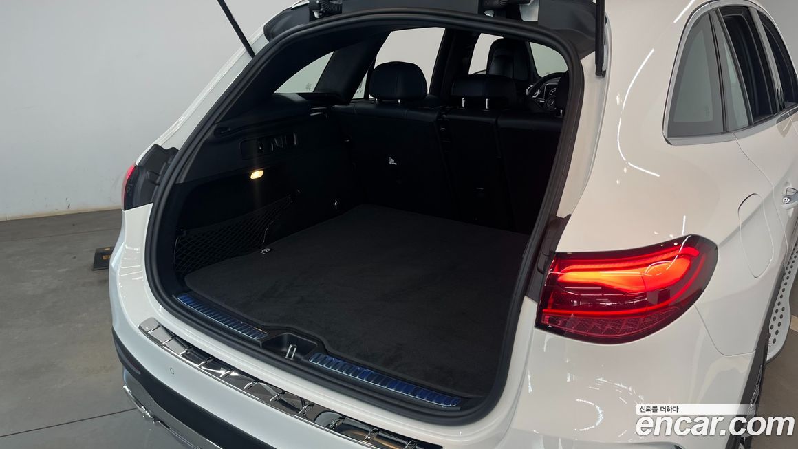 Mercedes-Benz GLC-Class 2025