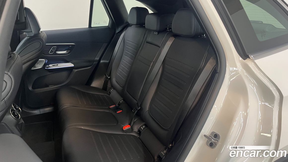 Mercedes-Benz GLC-Class 2025