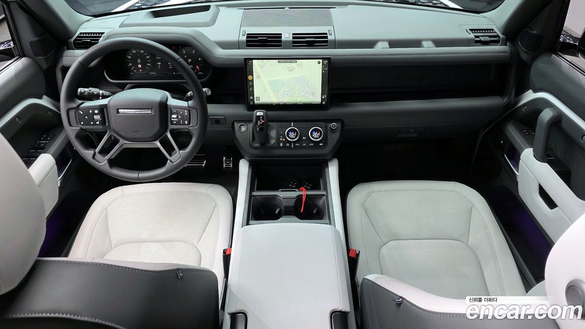 Land Rover Defender 2025