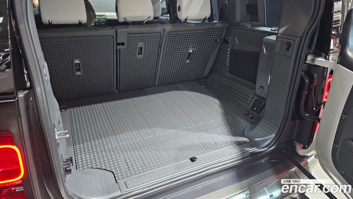 Land Rover Defender 2025