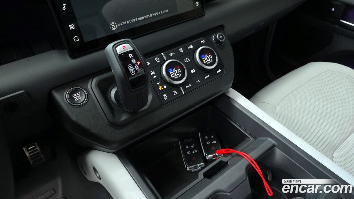 Land Rover Defender 2025