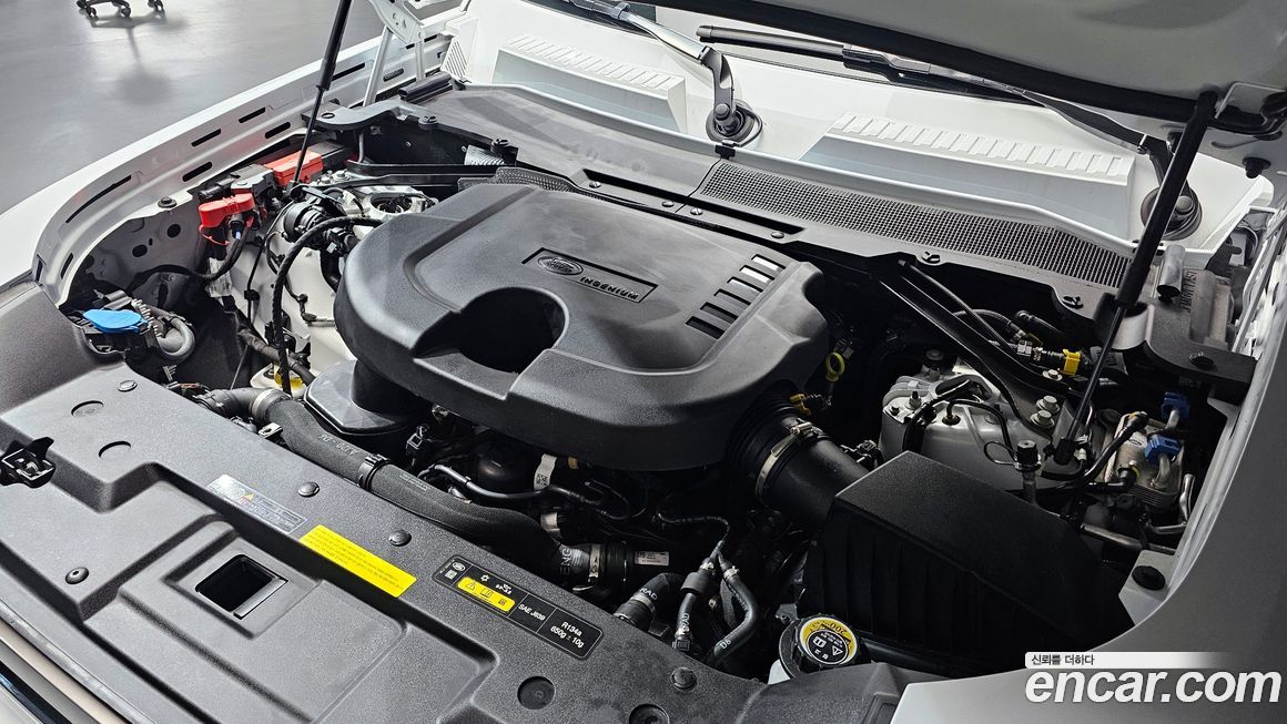 Land Rover Defender 2025
