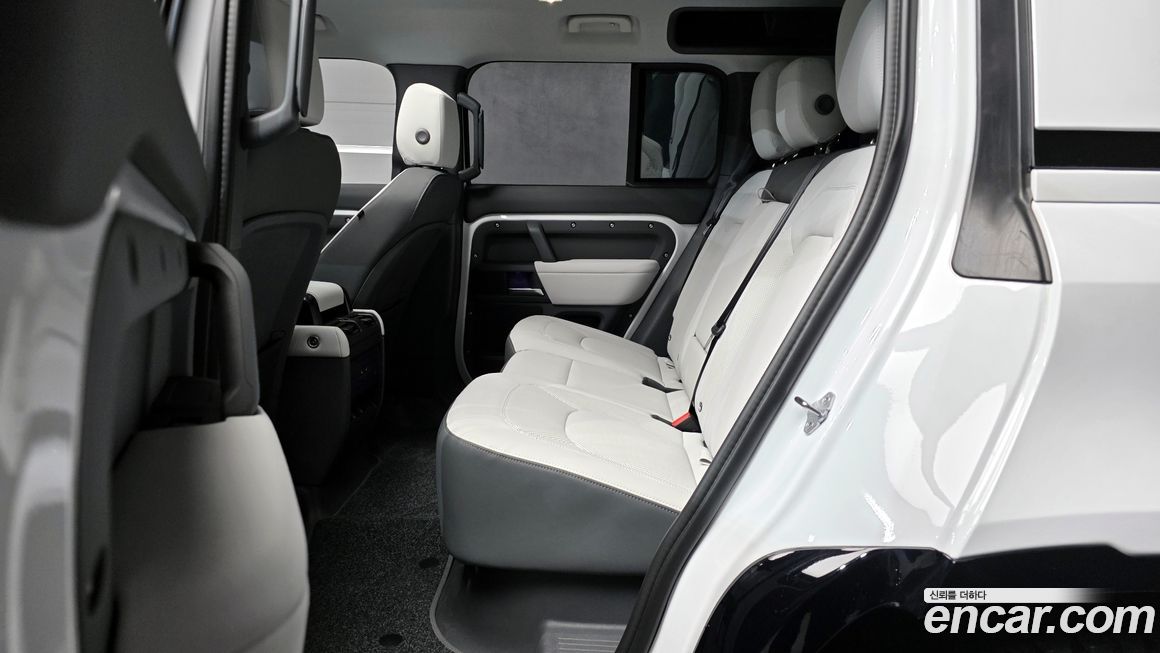 Land Rover Defender 2025