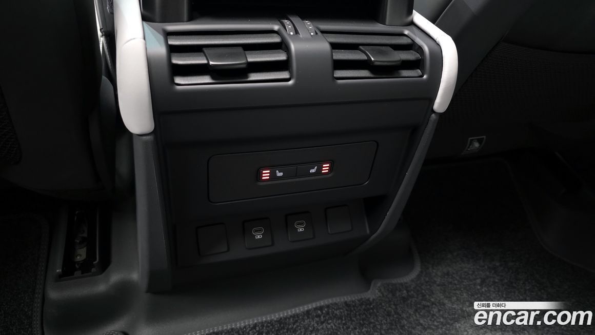 Land Rover Defender 2025