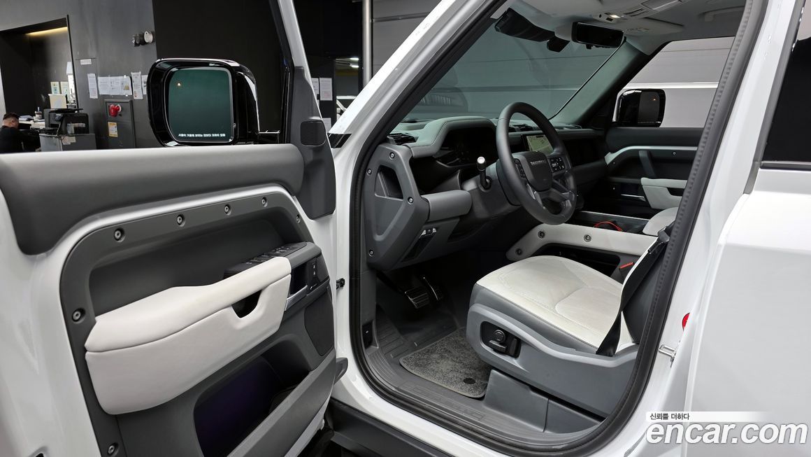 Land Rover Defender 2025
