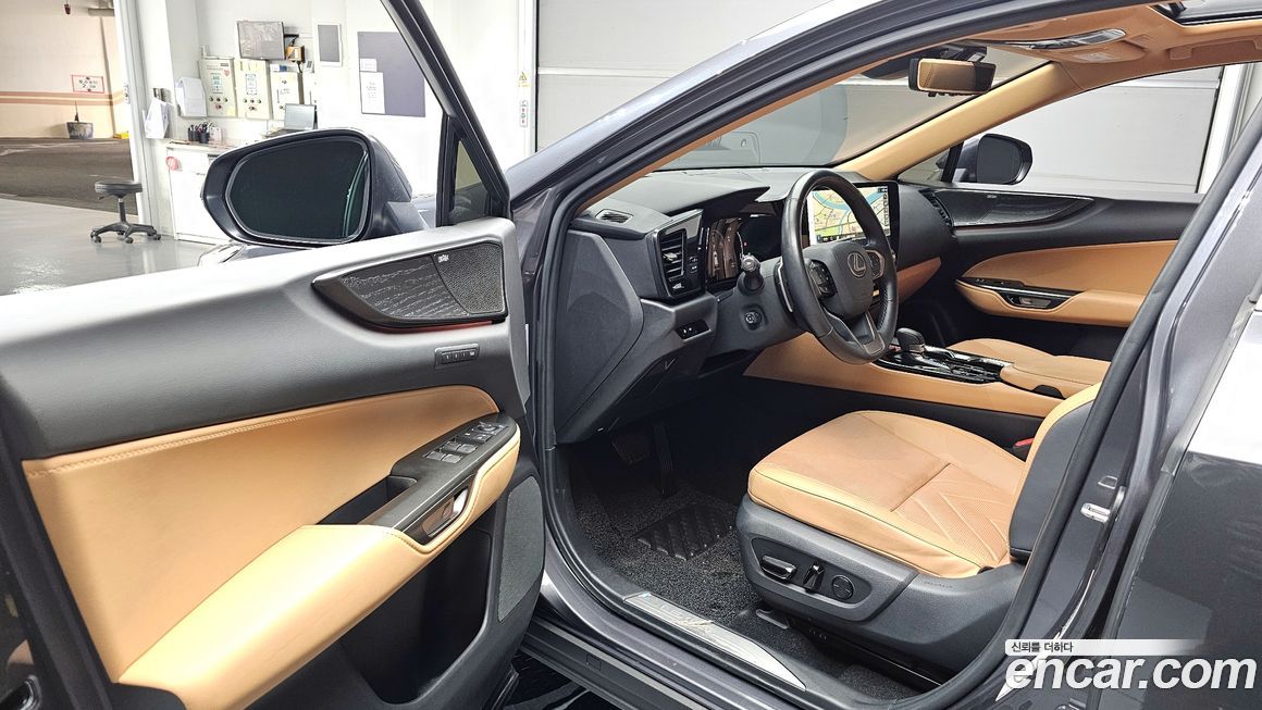 Lexus NX 2025