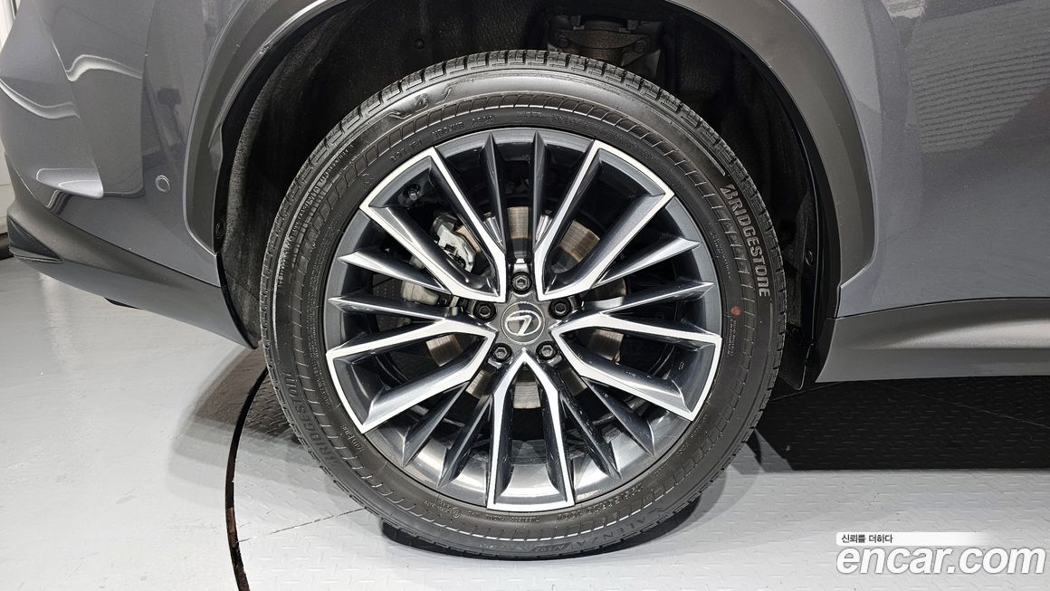 Lexus NX 2025