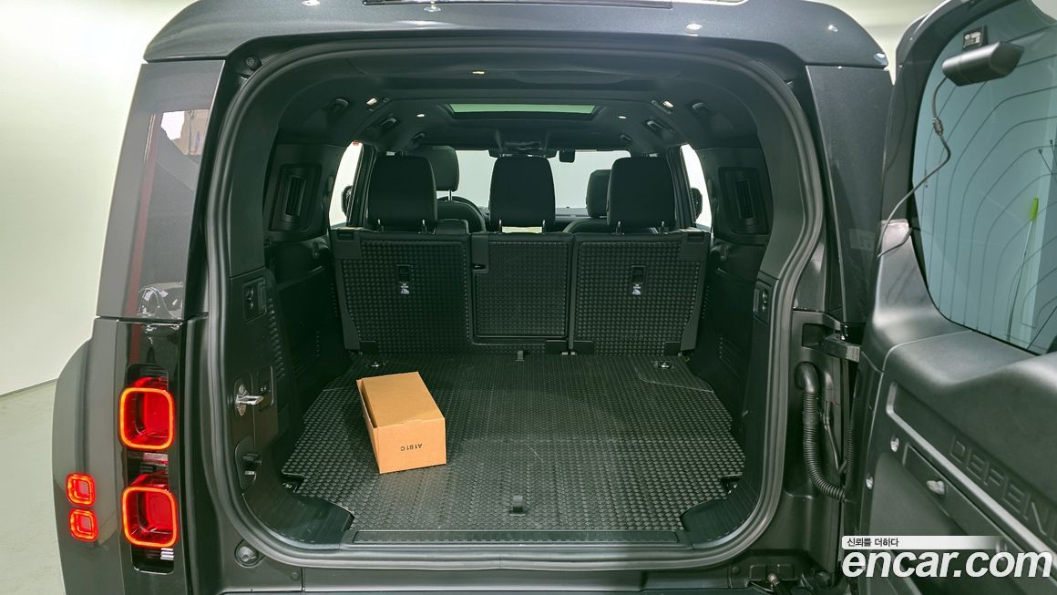 Land Rover Defender 2024