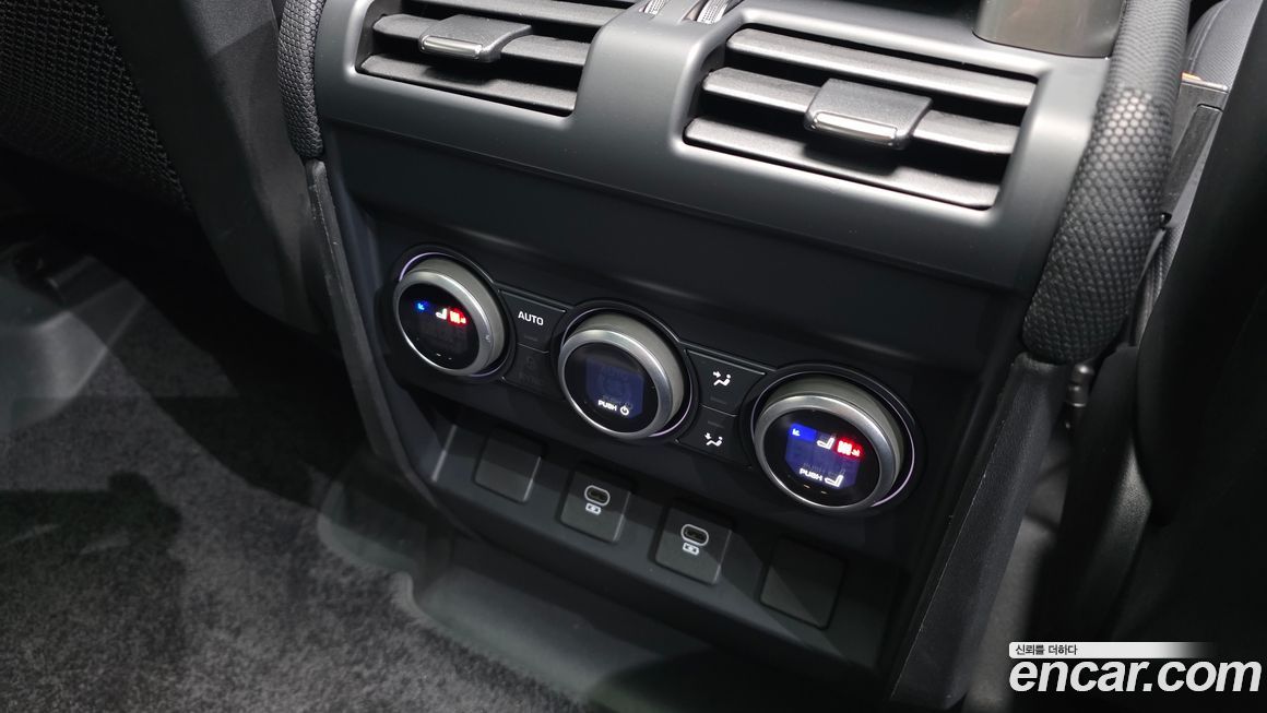 Land Rover Defender 2024