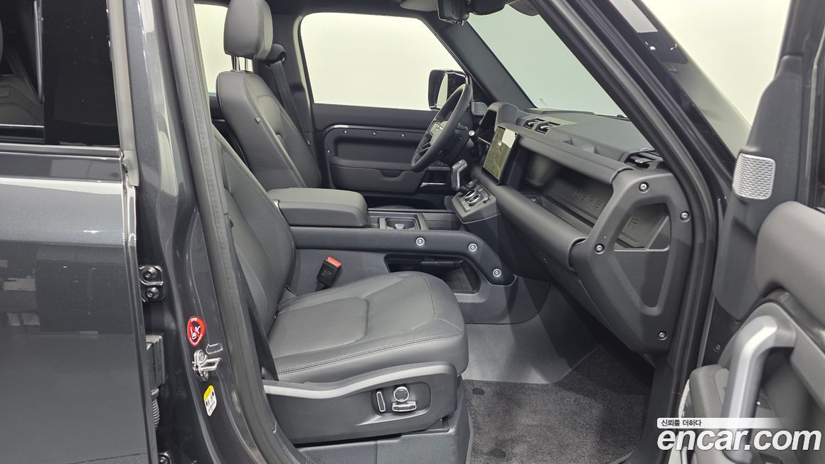 Land Rover Defender 2024