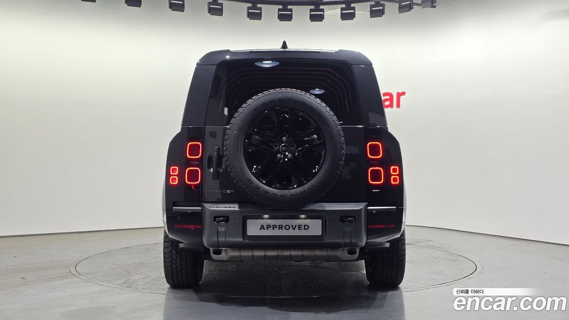Land Rover Defender 2024