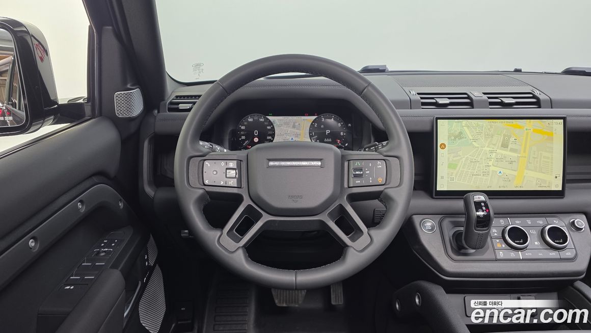 Land Rover Defender 2024